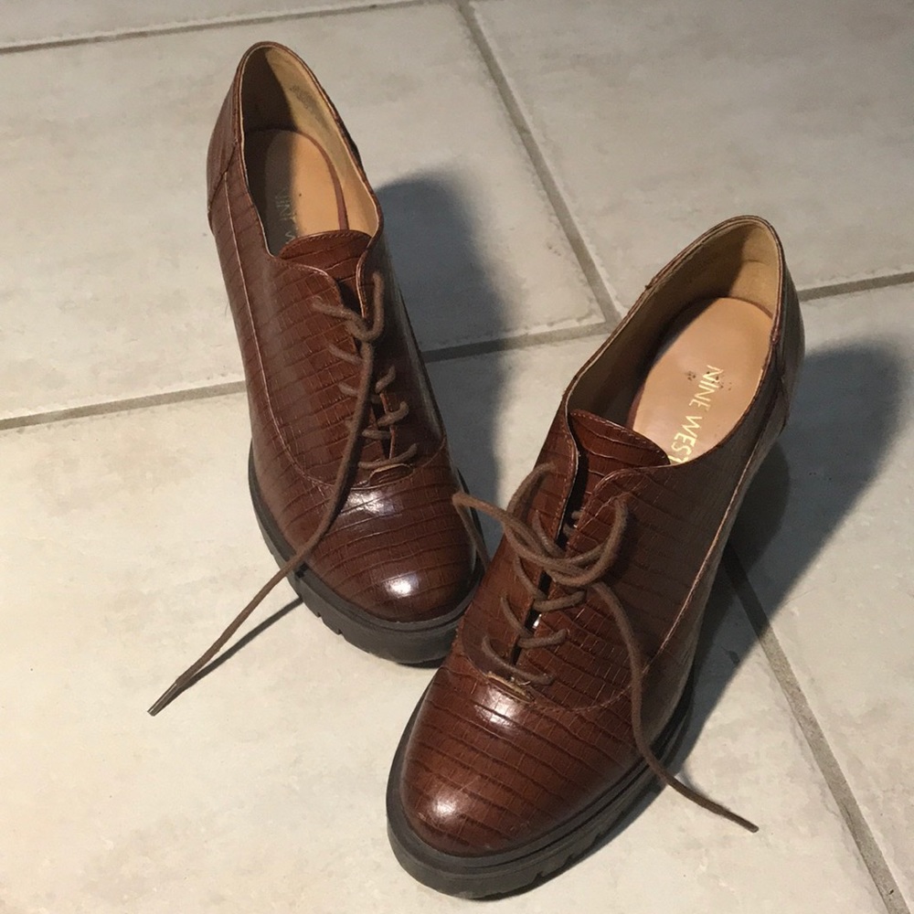 Low ankle heel boots